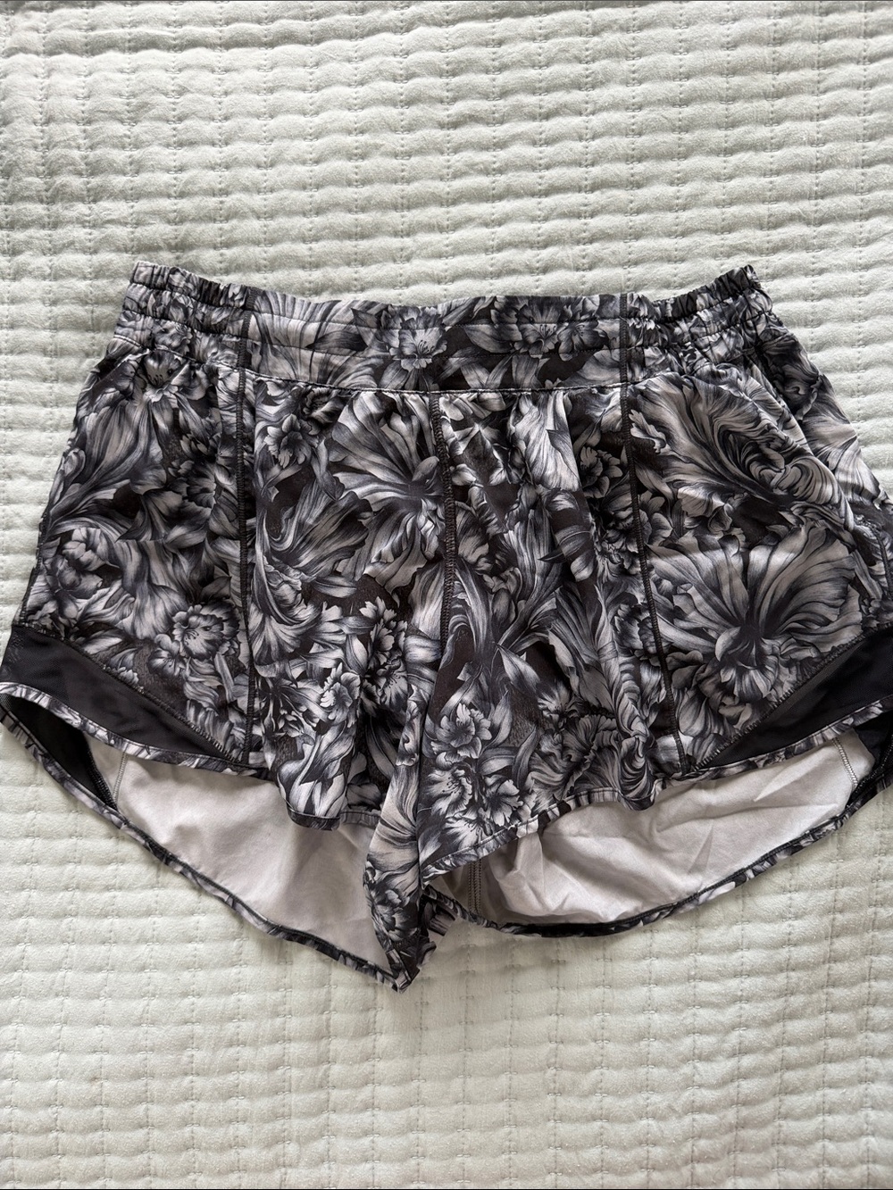 Lululemon Hotty Hot Short